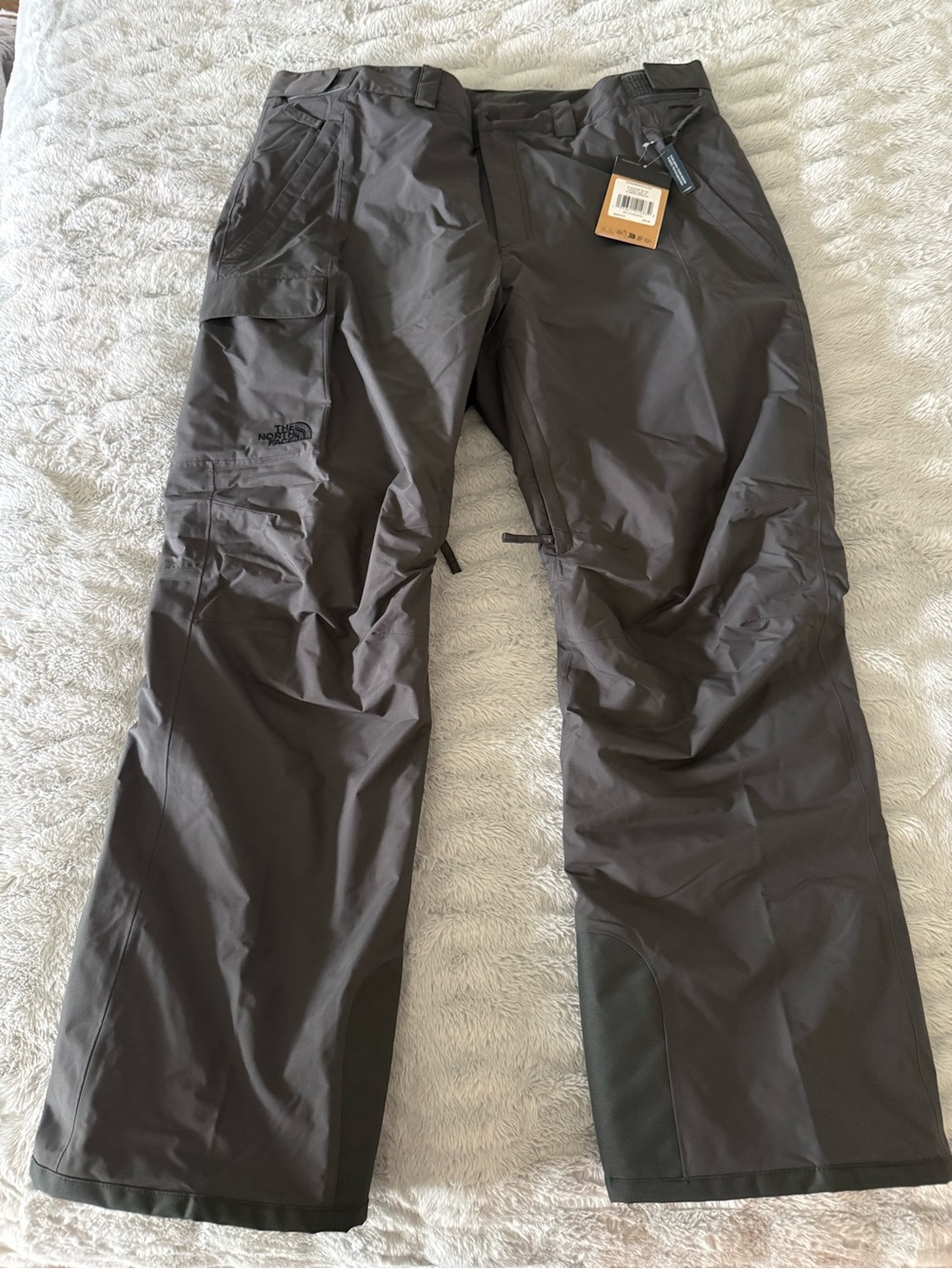 Men’s The North Face Men’s Gray Waterproof Cargo Snow Pants NWT